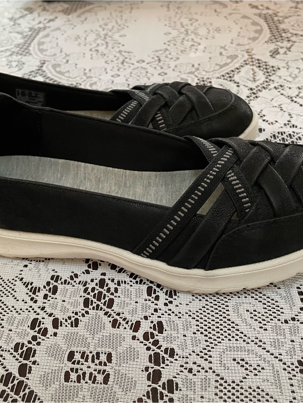 Women’s Black Cloudsteppers by Clark’s sz 7.5